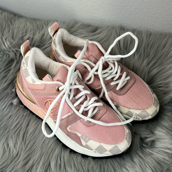 Shoes - NWOT Fashion Shoes Pink Blue White Logo Sneakers sz 5.5 fits like a 6